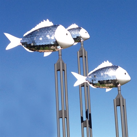snapper fish wind sculpture at putney