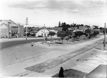 Tram terminus, Ryde: looking south-east from intersection of Lane Cove Road and Devlin Street, June 1935. The large building on the left is the Rialto Theatre, located at what would now be Devlin Street and Pope Street, yet Devlin Street did not yet exist in this area of Ryde at the time this photo was taken. The tower of St Anne’s Church is visible as is the Ryde School of Arts and Masonic Temple. Ryde Library Service. Acc. 5004128. Ryde /6.
