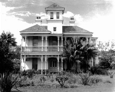 Glendower, Lackersteen house, Constitution Road, Meadowbank, November 1963. This house Glendower was most notably associated with the Lackersteen family, who were jam and condiment makers, as well as philanthropists. Located at the corner of Belmore Street and Constitution Road, it was demolished in the 1960s and replaced with a factory. That factory site is now Ryde Council’s Depot. Ryde Library Service. Acc. 5075696. Constitution Road, Meadowbank / 1.