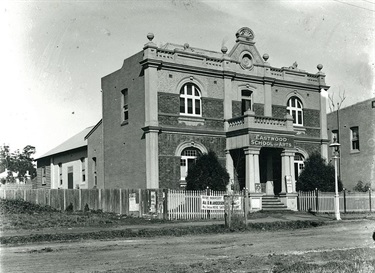 Eastwood School of Arts Rowe Street Eastwood around 1919. Schools of arts were important centres of learning, socialising and recreation in the 20th century. Opened in October 1907, the Eastwood School of Arts was demolished in the 1950s. Ryde Library Service. Acc. 5482291. Rowe Street, Eastwood / 10.