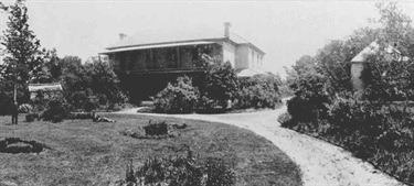 House and farm, Ermington Park. Ermington House was built by Edmund Lockyer in 1828 and was located at what is now the junction of Crowley Crescent and Lancaster Avenue, Melrose Park and was the centrepiece of a large estate. In 1876 it was sold to John Richard Linsley who was mayor of Ryde from 1877 to 1880. The house was demolished in the early 1930s; the estate became housing in Melrose Park and the Ryde-Parramatta Golf Club. Ryde Library Service. Acc. 7103247. Ermington Park / 3.