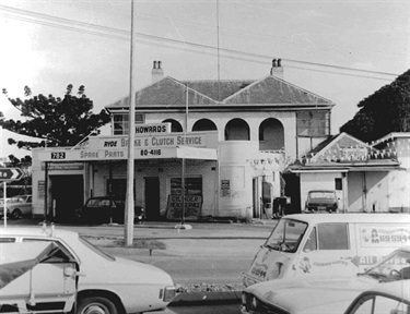 Howards Ryde Brake & Clutch Service Willandra, Ryde, 1973. On land originally granted to John Small in 1794, the Georgian style home Willandra was built by James Devlin and his wife Susannah in the 1840s. Throughout its history it has been used as a family home, a private girls’ school, and, as shown here, a garage and motor trimming business! It is hard to see the beauty of the house with Howards Brake & Clutch Service attached to its northern façade. Ryde Library Service. Acc. 8504296. Willandra / 6.