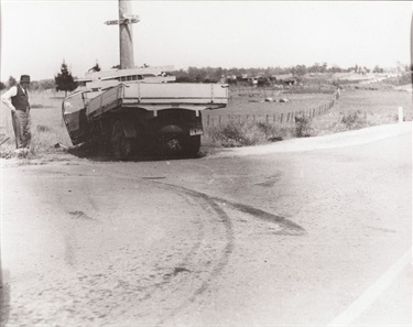 Truck crash into pole at corner of Lane Cove Road & Epping Road, December 1943. It’s not the truck crash that is interesting in this photo; rather the rural nature of the intersection of Lane Cove Road and Epping Road. Think of what it is like now. Ryde District Historical Society. Image 6231; negative 239/1.