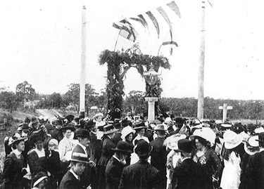 Unveiling of a drinking fountain at Hatton’s Flat to commemorate the opening of the Drummoyne to Ryde tramway, 11 June 1910. When the tram arrived in 1910 there were many celebrations along its route with the final events taking place at its terminus at Hatton’s Flat. A drinking fountain, surmounted by a column and lamp, was unveiled. The base of that drinking fountain now sits in Banjo Paterson Park. Ryde Library Service. Acc. 5485169. Trams & Tramways - Ryde / 8.