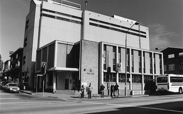 Ryde Post Office and telephone exchange, 1992. The post office building replaced an earlier Edwardian era building. The telephone exchange behind it, also in Church Street, is typical of the architecture of the time in which it was erected. It’s debatable whether this is progress or not! Ryde Library Service. Acc. 7423667. Ryde Post Office / 7.