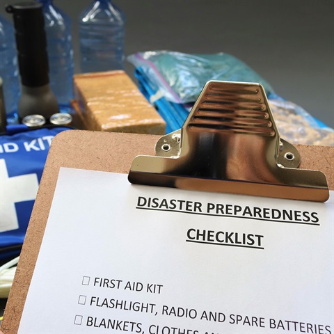Disaster preparedness checklist with first aid items