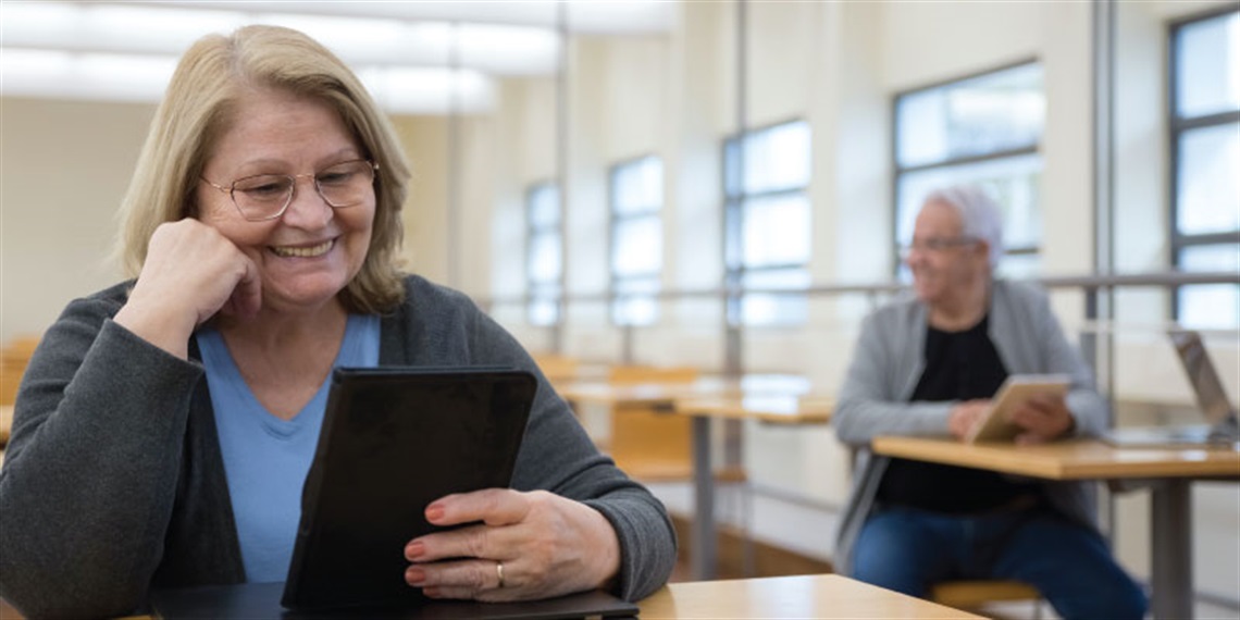 Tech-Savvy-Seniors-tablets_mrec.jpg