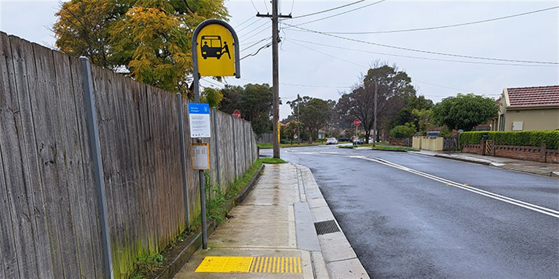 Image of existing bus stop on Taylor Avenue.